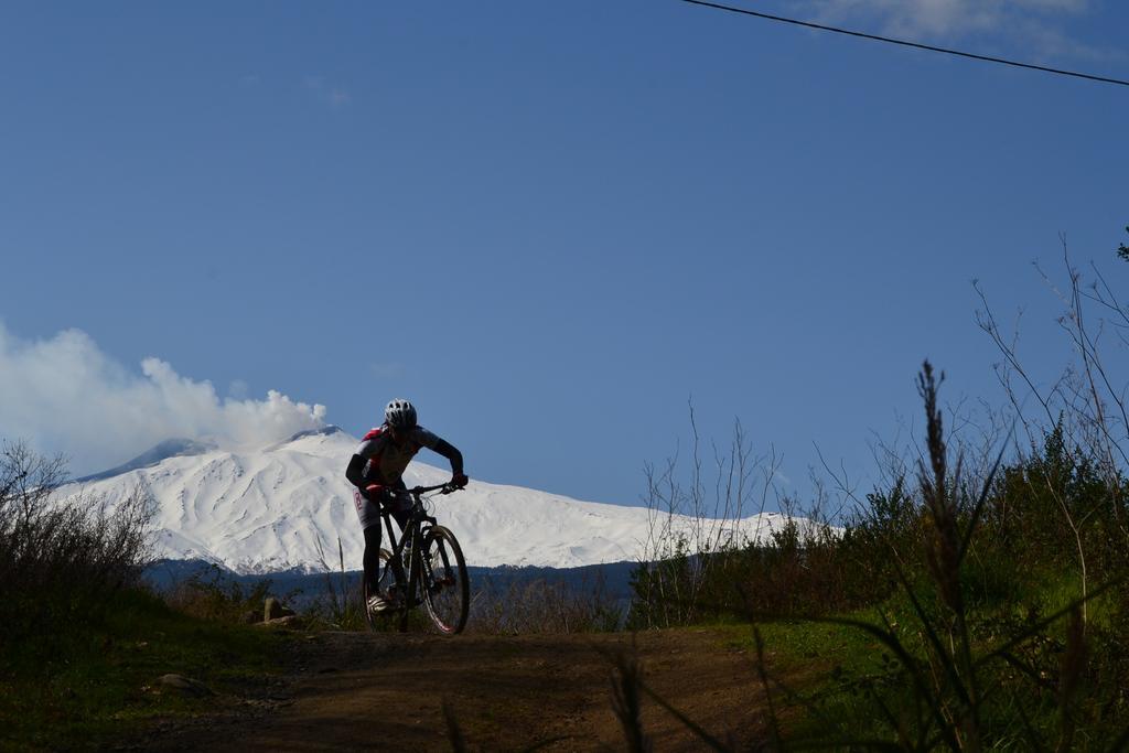 Etna Bike Holiday Zafferana Etnea Esterno foto